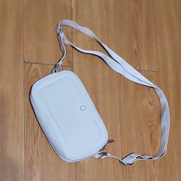 lululemon athletica Silver Belt Bag - Picture 12 of 12